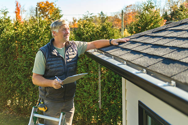 Professional Roofing technician working in Dillard, OR